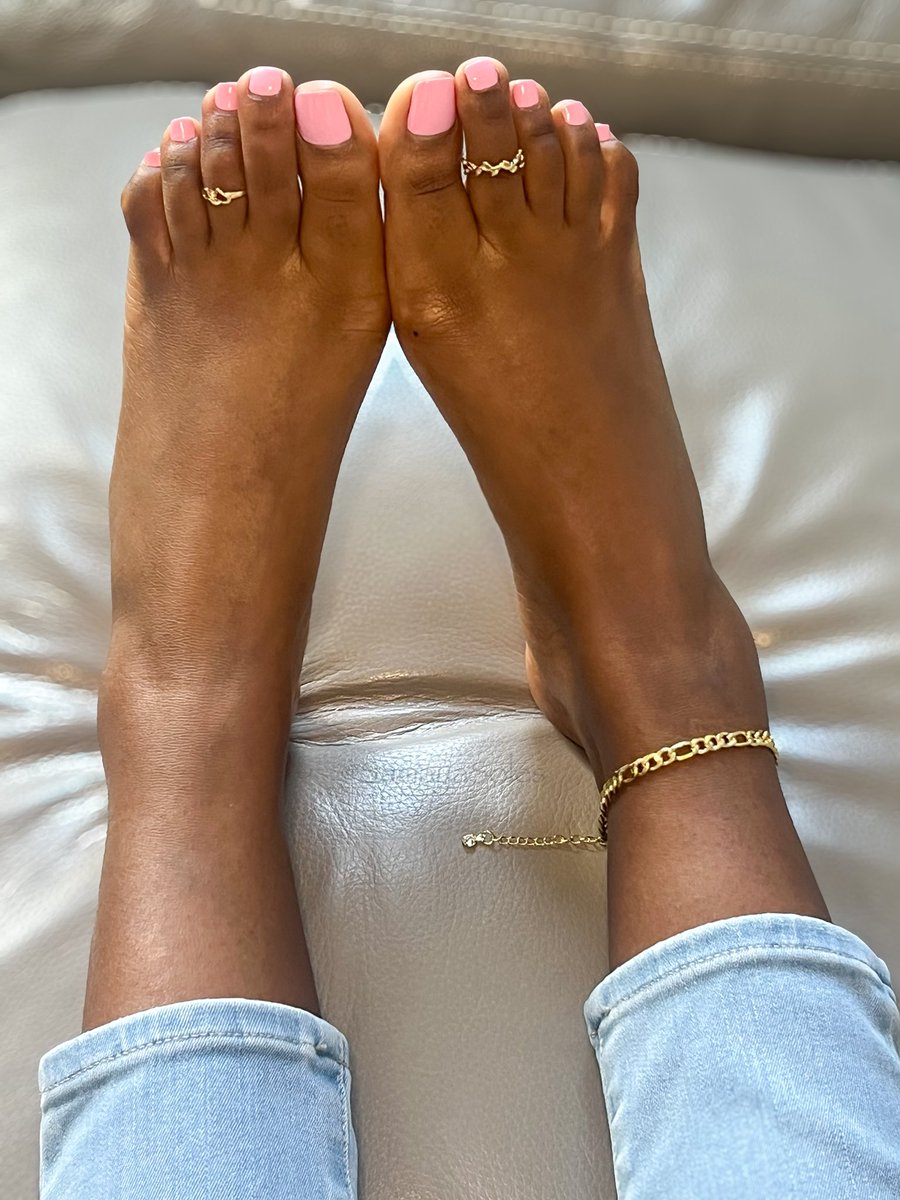 SamayaSoles's tweet photo. Had enough of my pretty feet yet? 💕

#FootModel #prettyfeetgang #PrettyFeet #FootPhotography #FootCare #feetfinder #softfeet #beautifulfeet #feetlove #cutefeet #footfashion #perfecttoes #solesandtoes #PedicureGoals #toesout #ankletslover #ankletfeet #ankletlove #ankletswag https://t.co/mkZ9NvtS6Z