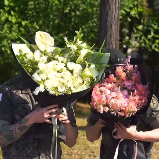 tetebbi's tweet image. IM WHEEZING AT THE DIFFERENCE