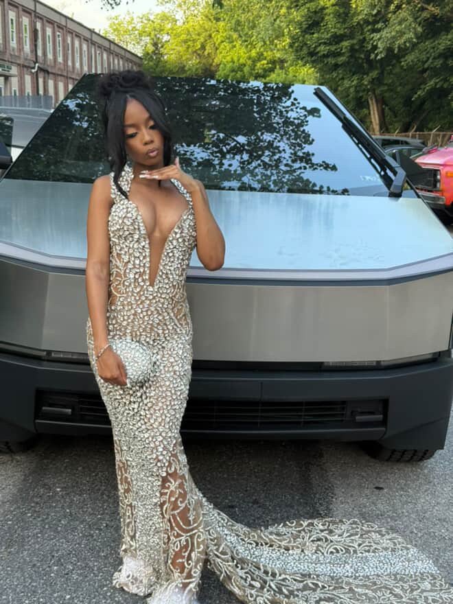 amirahsanai1's tweet photo. Can I hear a little commotion for the dress? 😍😩#prom25 https://t.co/oxkwCZdKqd