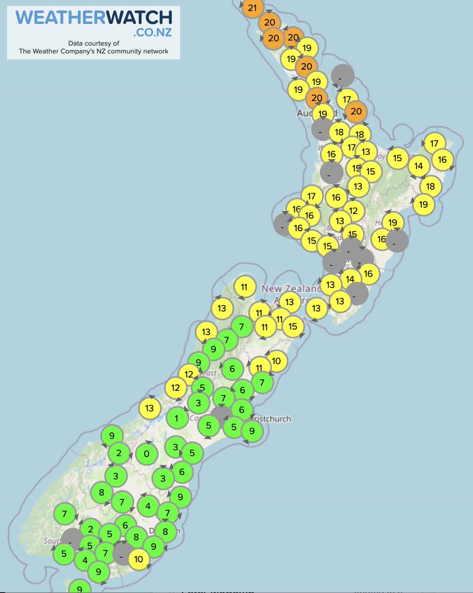 🥵🥶#NewZealand displaying how one end is closer to the #tropics and the other is closer to #Antarctica. A big contrast! In the 20s upper NI, around freezing central SI. Two different airflows. 

🌡️Live Temperatures: weatherwatch.co.nz/maps-radars/ob…