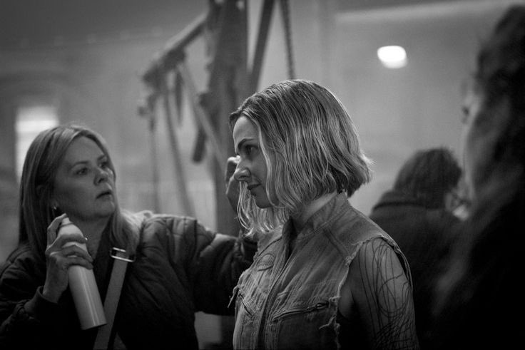 fergusonsfiles's tweet image. “absolutely wonderful. she knows everyone’s name on set, gives hugs to the crew… we’ve become genuine friends. I forget she’s famous when we’re together until you clock people slowly realise who she is – then out come the phones and Google.”
— rekha garton, Silo photographer