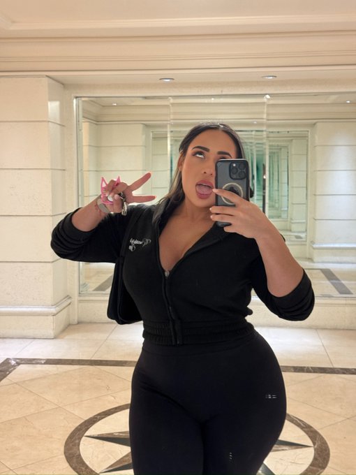 Watch Carmela Clutch | VEGAS | LA | MIA's leaked NSFW photo on TwXstars