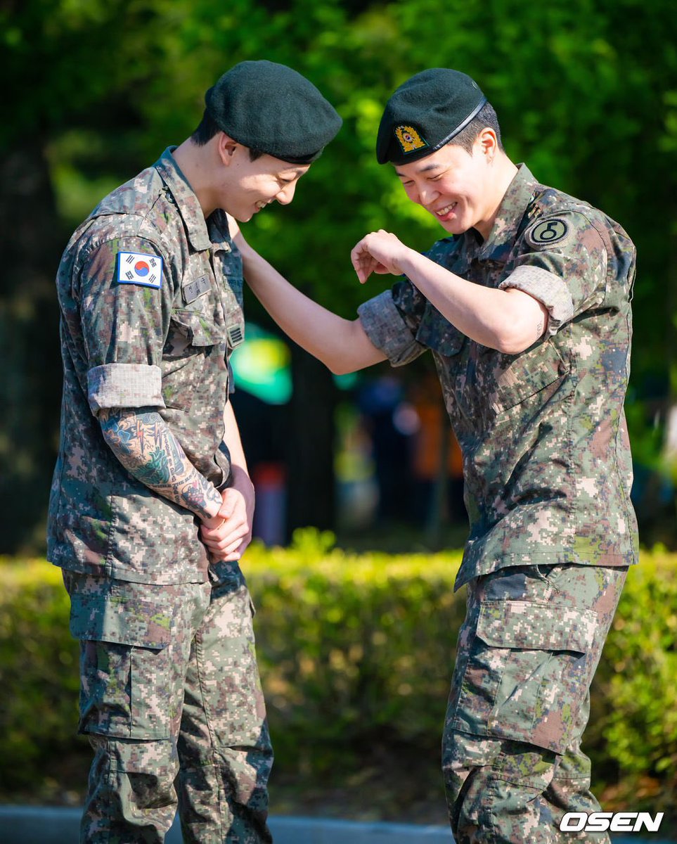 explainkm's tweet image. since their teenage years, there hasn't been a time when they were ever apart. welcome back and to many more years and milestones together 💛 

고생했고 사랑해