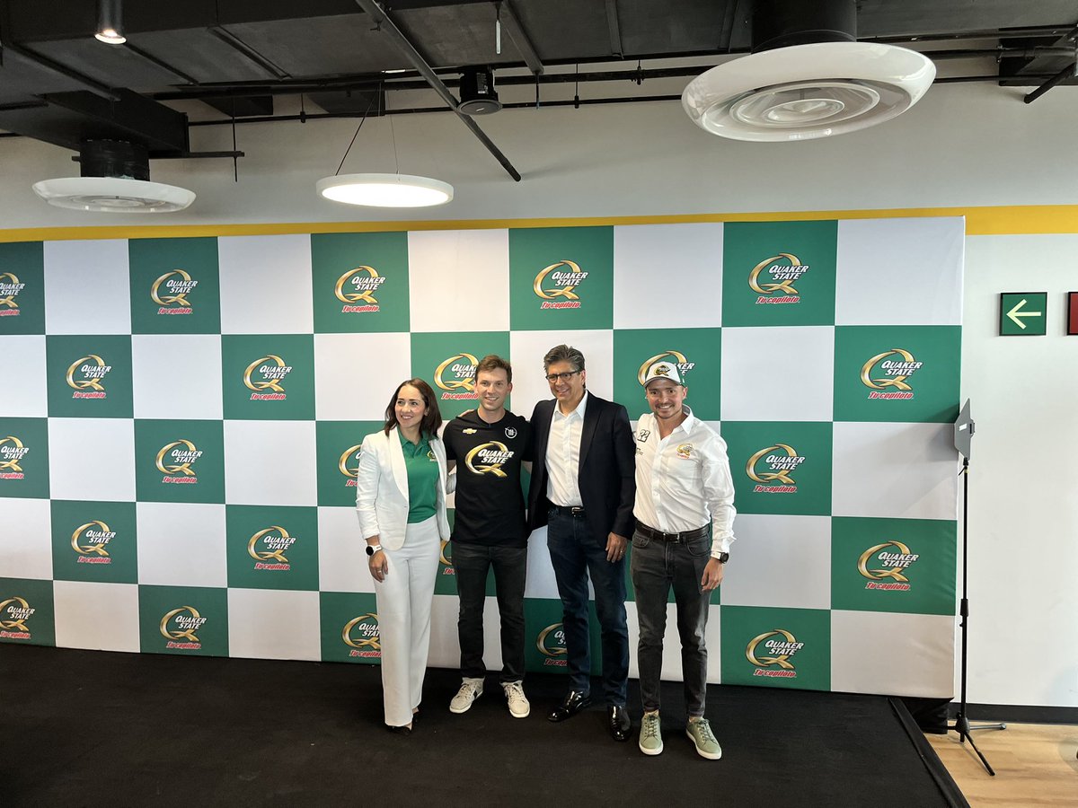 NacionTransporT's tweet image. Realiza #QuakerState conferencia con la presencia de Santiago Tovar y Daniel Suárez, destacados pilotos que representan la pasión y el rendimiento de la marca en la NASCAR Mexico City Weekend; ambos pilotos dan a conocer sus perspectivas #nacióntransporte #tucopiloto
