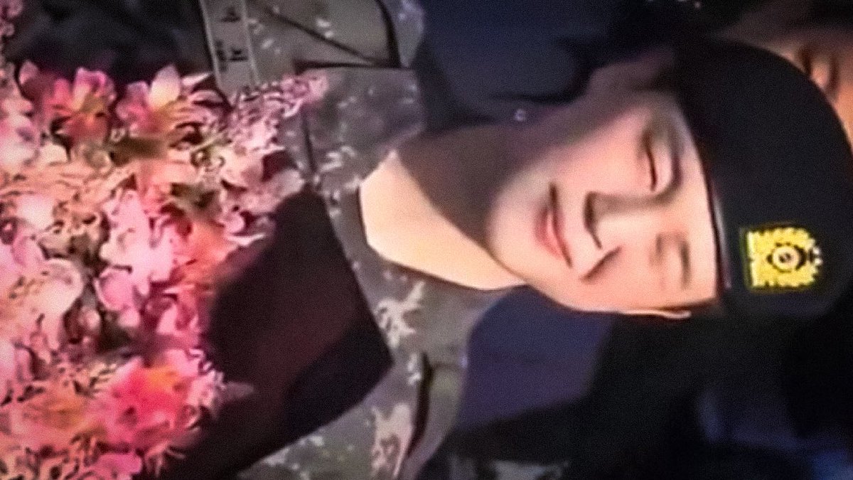 hourlyjimineyes's tweet image. 🌸