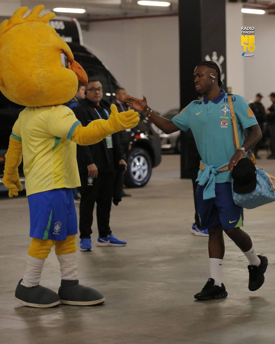 منتخب البرازيل يصل إلى ملعب المباراة 🇧🇷