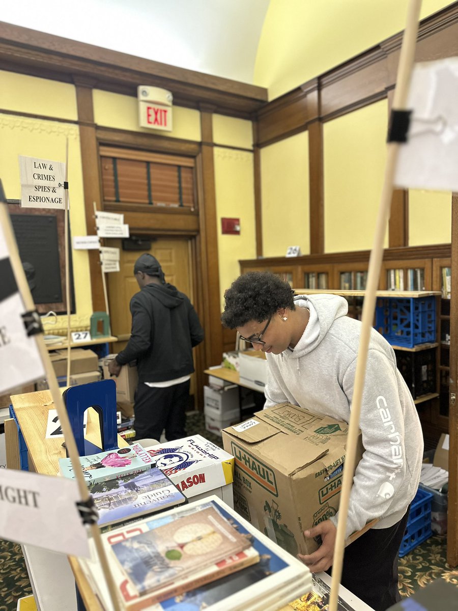 Last week we finished up a multi-day process in helping move and organize boxes for the recent Stratford Library book fair, the library staff was kind enough to treat the boys to some surprise pizza on the last day! 🏈📚🍕 #cthsfb #StratfordLibrary #StratfordCommunityPartners