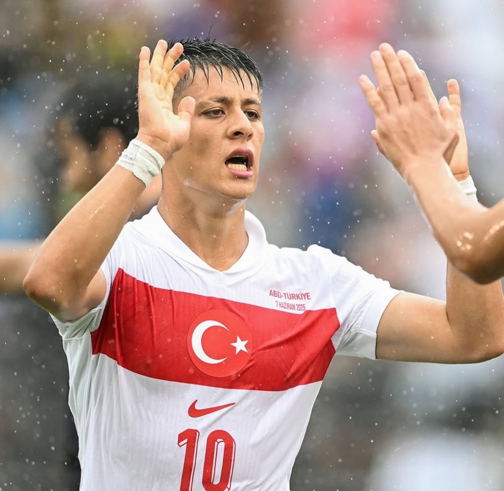 🚨🚨🚨عاجل — رسميا🚨🚨🚨

أردا غولير أساسي في تشكيلة تركيا ضد المكسيك