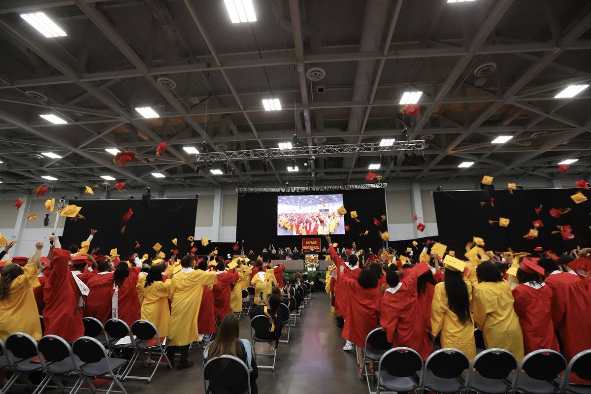 💙 What a day for Bayside HS! 
Graduates from the Class of 2025 walked with pride.

📸 See the highlights: adobe.ly/4mqyg5Z 

🎓 Tag your photos with #VBCPSGRAD to keep the joy going!
#VBCPSProud