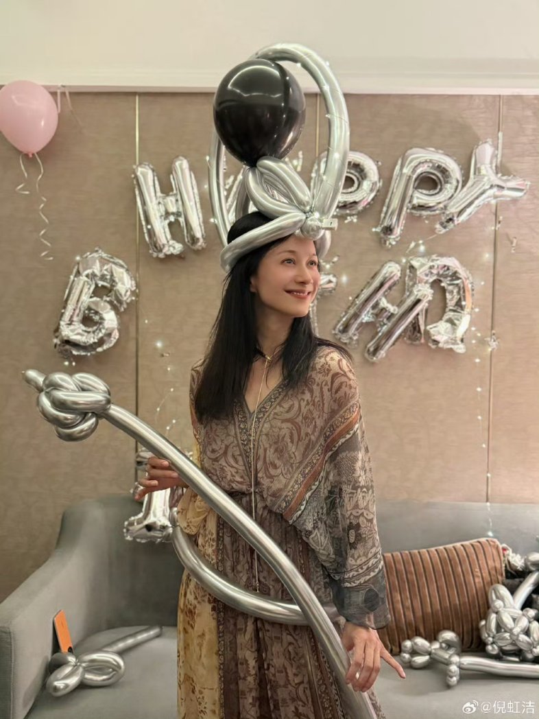 Ni Hongjie shares pics from her birthday celebration 🎂

More photos here: weibo.com/1135822512/517…