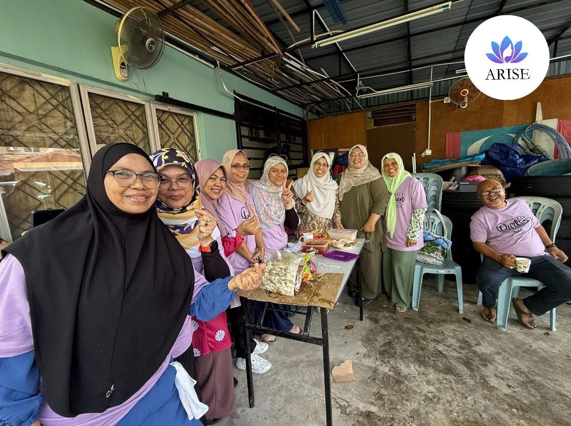 Syukuri matahari pagi, udara segar, dan kesempatan baru. Bersyukur adalah awal energi positif!

Gambar gotong-royong memasak Majlis Qurban 2025