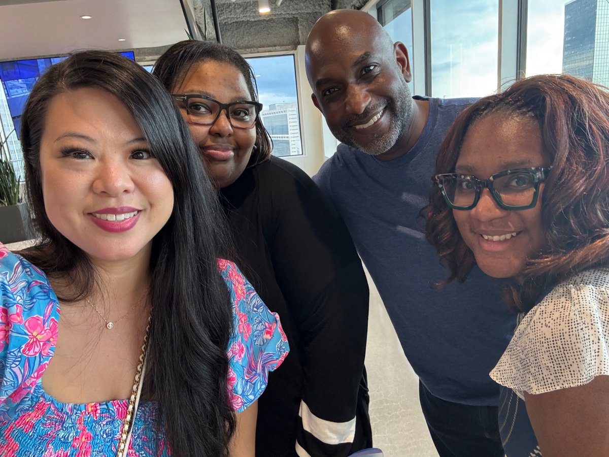 ladyleet's tweet image. Some of the best people in tech that you need to know! So good seeing @kelseyhightower @ericastanley @angelmbanks  #atltechweek #renderatl @RenderATL