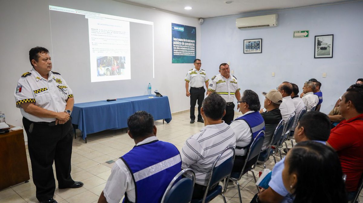Pasajero7's tweet image. 🚦Como parte de la campaña de Seguridad y Educación Vial, la #SMSCyT en Cancún, realizaron un curso-taller para 56 #operadores de #TransportePúblico. En Autocar, Supermanzana 93, se capacitó en manejo defensivo, reglamento vial y simulador de alcoholimetría 

@AytoCancun