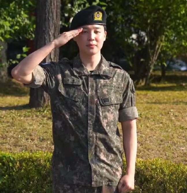 ljmstarr's tweet image. my man (Jimin) is backkk 💪🏻