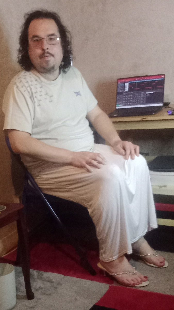tobster2231's tweet photo. Busy in my office making music 🎶 https://t.co/GaaNpD3JQm