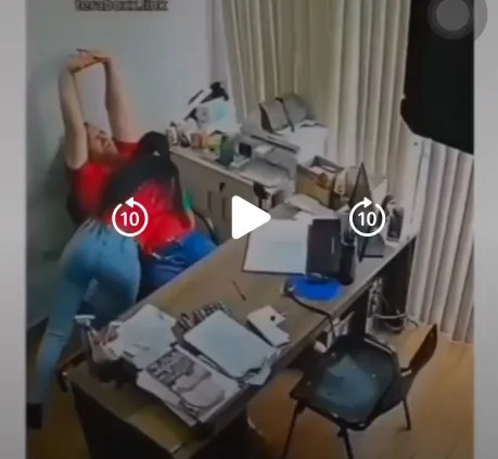 ☠️V4ZOU: Mulher traí marido com o próprio patrão em troca de aumento de salário...

Não abra os comentários em público🫦