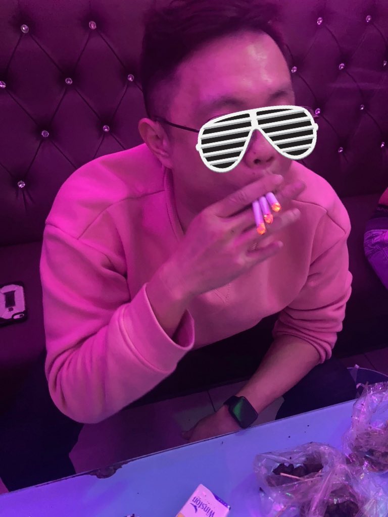 後來我才明白…….
本以為用心就能擁有她
沒想到他只想要我用力

真心不一定能換到真心
但速度一定換得到聲音

別人的孩子都能買紙了
我的孩子還在紙上