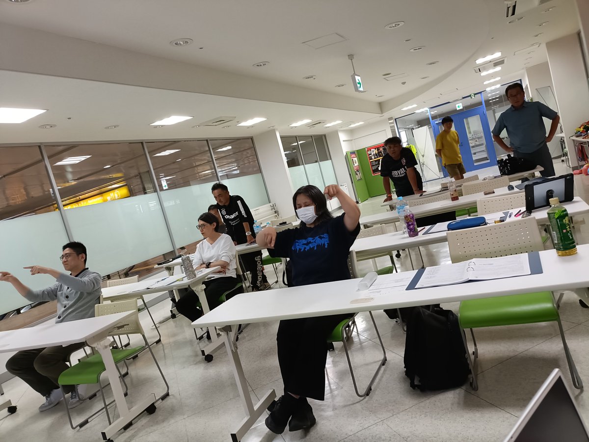 LifeKinetikJPN's tweet photo. 指導者の皆様へ再学習
遠く九州から3名も参加いただきました。
タイミングを見て一緒に参加された方もおり、明るく賑やかな会となりました。
初めての更新、2回目、初期の頃に講習に参加いただい方で今回で3回目の方もおります。

#ライフキネティックトレーナー #ライフキネティック #lifekinetik https://t.co/4vdWfslAjq