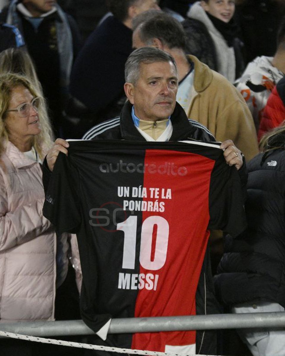 "UN DÍA TE LA PONDRÁS" camiseta 10 de Newell's y mensaje para Leo Messi en el Más Monumental.