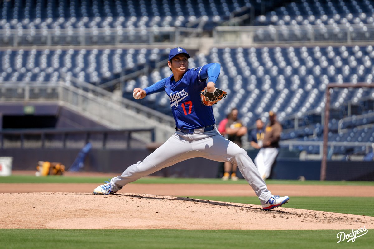 Dodgers's tweet photo. Pitchers putting in work. https://t.co/1aYY0av1r5