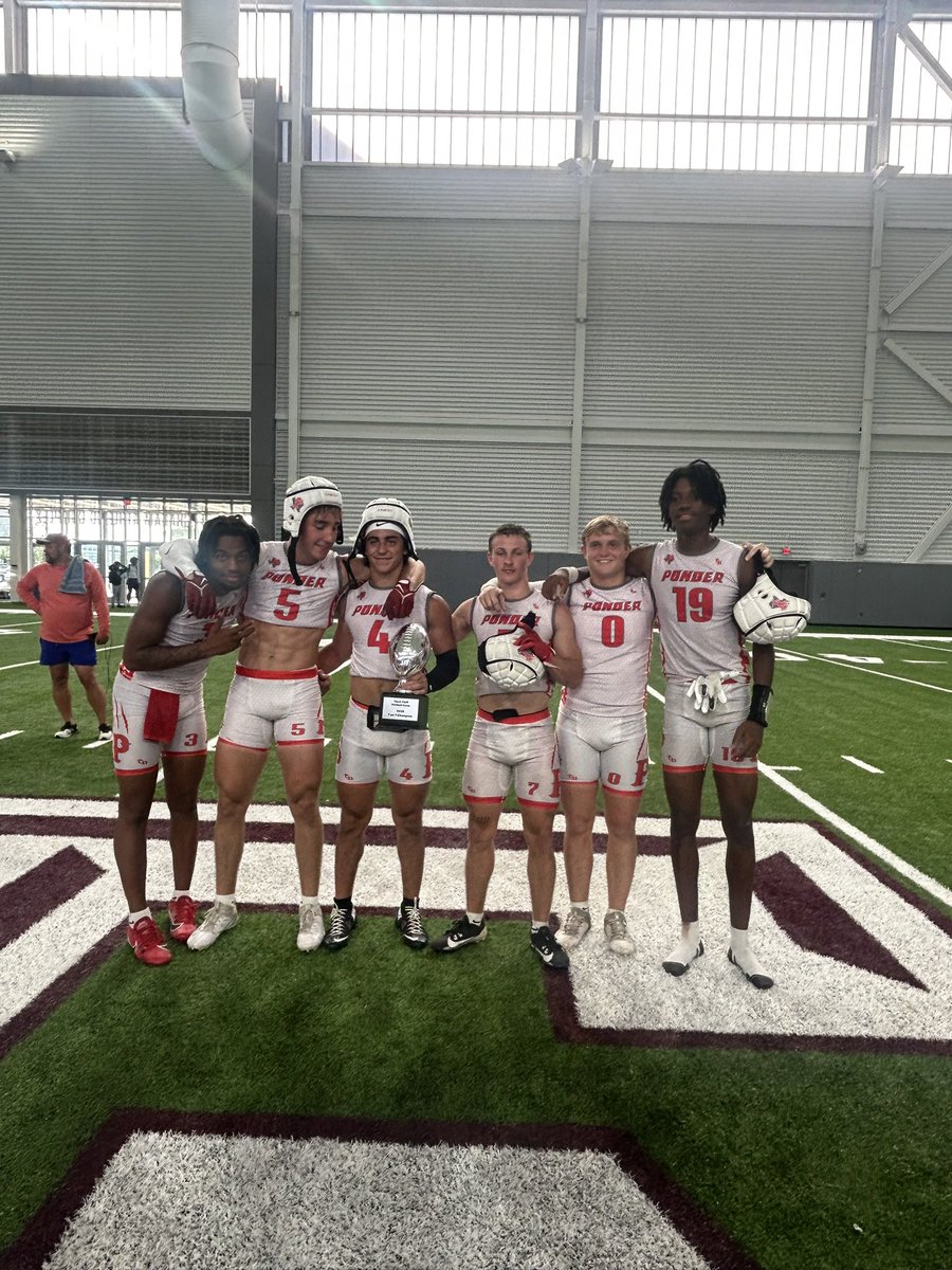 TysonPrice23's tweet image. 3a beating 5a/6a’s
Had fun playing my last 7v7 with my boys.
🏆
@blitzemD
@CoachJCordell
@CoachHatton45
@CoachBoffman