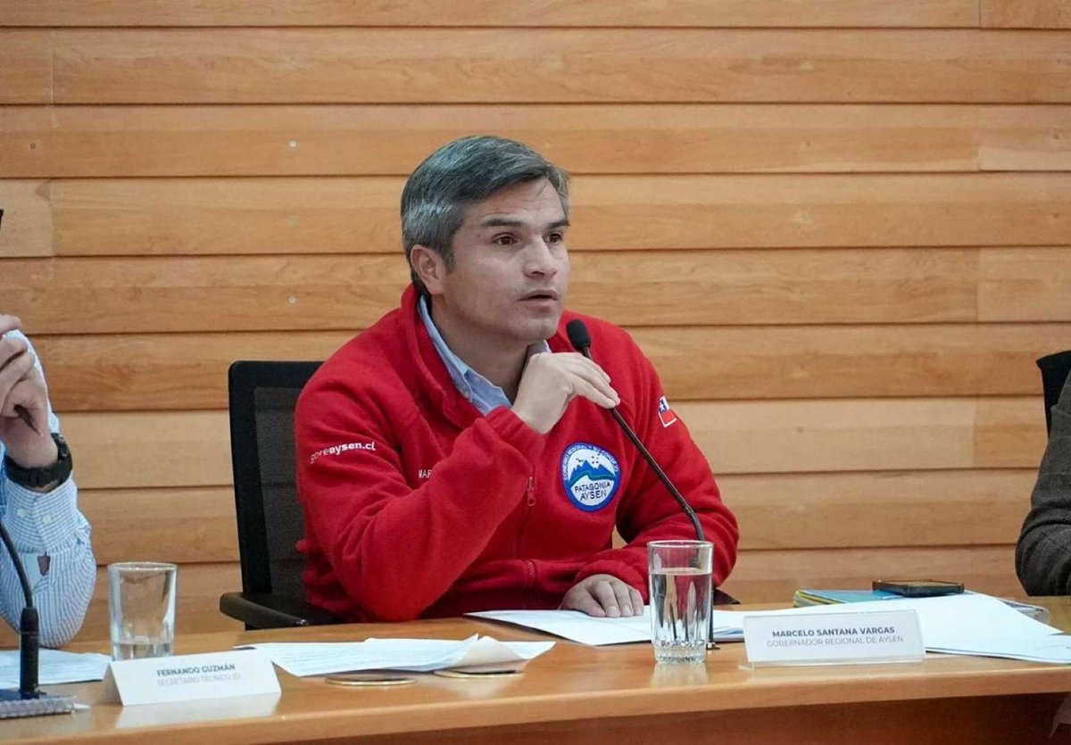 Gobernador Marcelo Santana advierte que eventual impuesto argentino a camioneros chilenos “dañaría gravemente la economía regional” diariocondoresdelbaker.cl/?p=32740