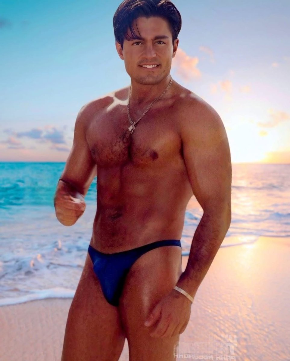 Que buen bulto se le marca a Colunga y que sexy se ve en ese calzoncito  🥵