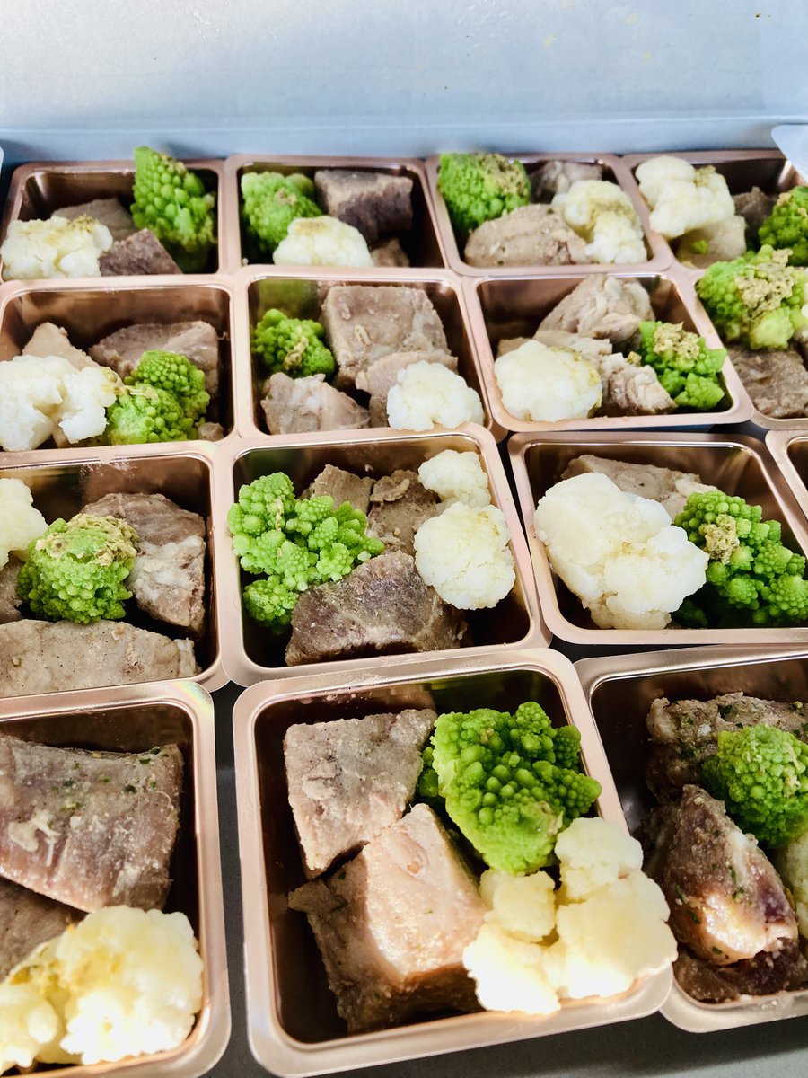 techmagic_hr's tweet image. おはmagic☔️
梅雨の季節にきましたね😅

今日は先週行われたfood dayの様子をお届け🍻ってお酒と食べ物の写真しか撮ってなかった😂

#社内の様子 #社員交流 #ロボット開発 #調理ロボット #企業公式相互フォロー