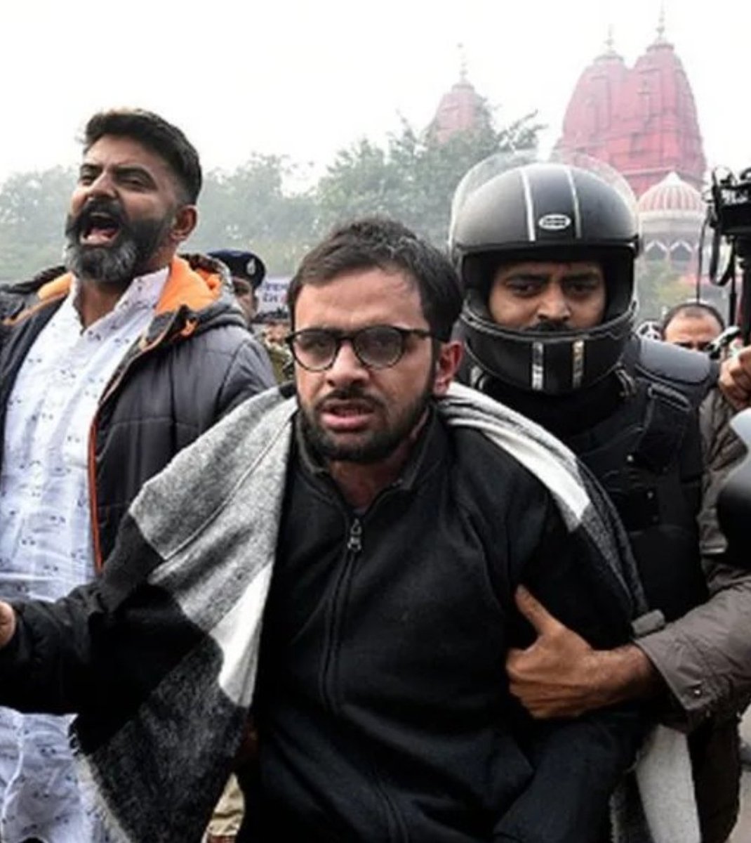 पहचानिए कौन ?

11 साल में यही तो मिला है !