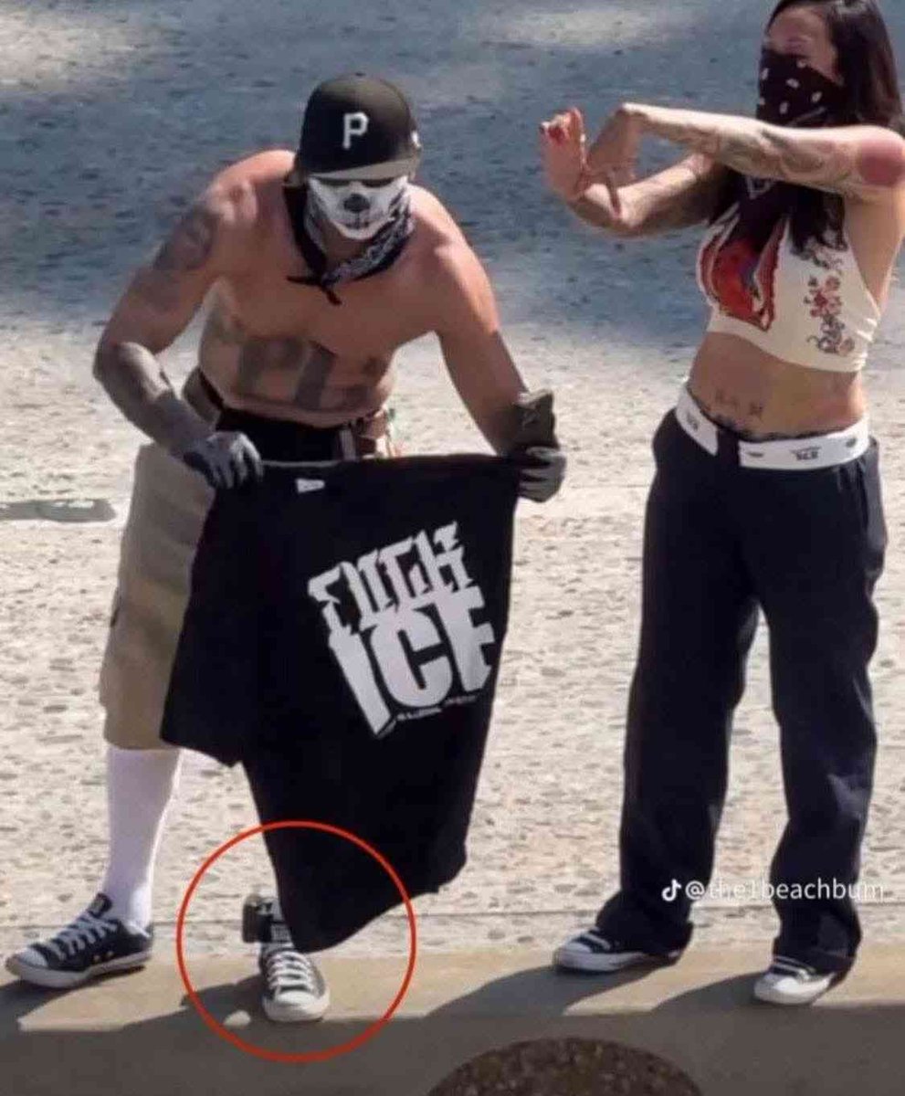 "Illegals are just nice boys who want to provide for their families!"

>dude in an ankle monitor and gang tattoos
>his tatted up whore flashing gang signs

Libtards have completely lost the optics war on this one and it's hilarious.