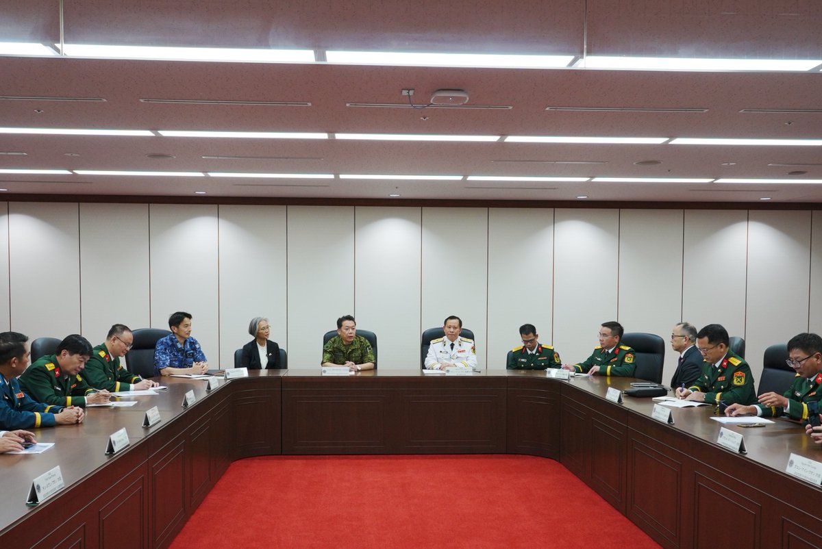 jjoc_pa's tweet image. 6月9日、統合作戦司令部幕僚長は、笹川平和財団主催日ベトナム佐官級交流の訪日団長クアン海軍少将による表敬を受けました。両国の防衛当局間による防衛協力・交流を着実に進展させ、インド太平洋地域をはじめとした地域及び世界における平和と安定の維持に向け、より一層の連携強化を強調しました。