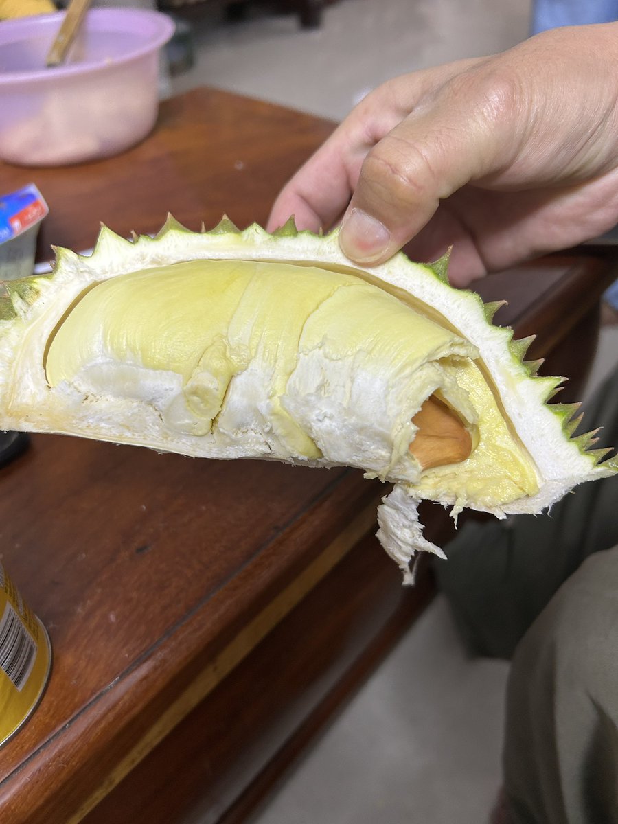 kokyu532's tweet photo. ずっとにおいが無理すぎて食べようともしなかったドリアン。
シーズンらしく、絶対おいしいと言われて初めて食べてみたら！おいしかった！！ https://t.co/BAaHZHvAhJ