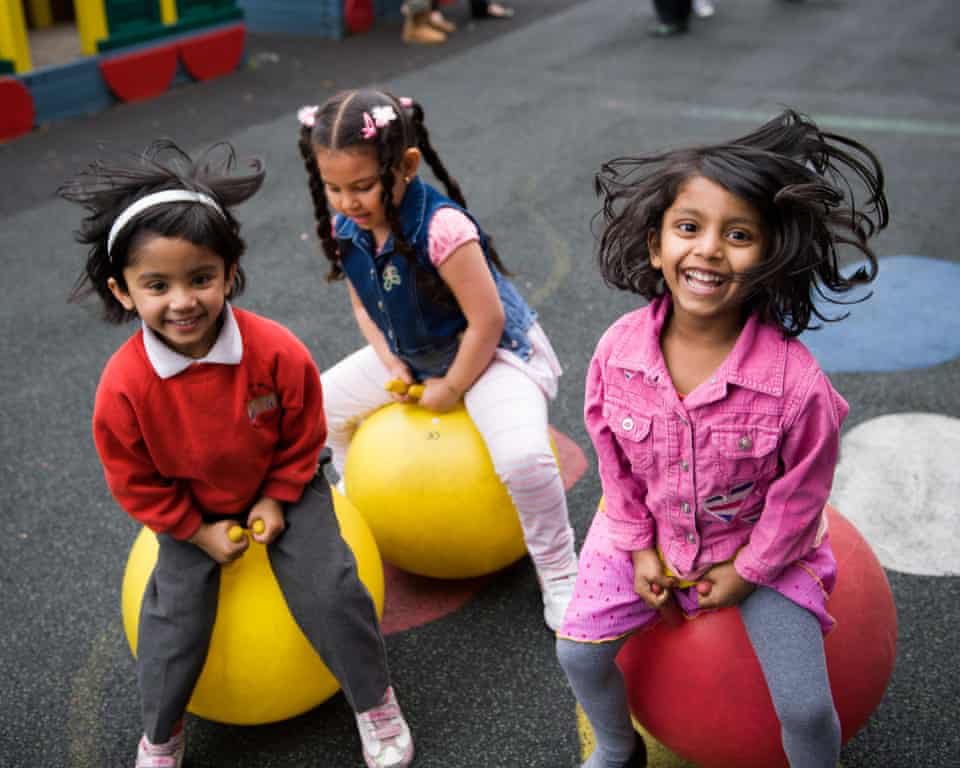 ‘Children in England growing up ‘sedentary, scrolling and alone’, say experts’ - @Guardian 

📰 theguardian.com/society/2025/j…

The government should ban “no ball games” signs, raise the digital age of consent to 16, restore play to the education system and put in place a statutory