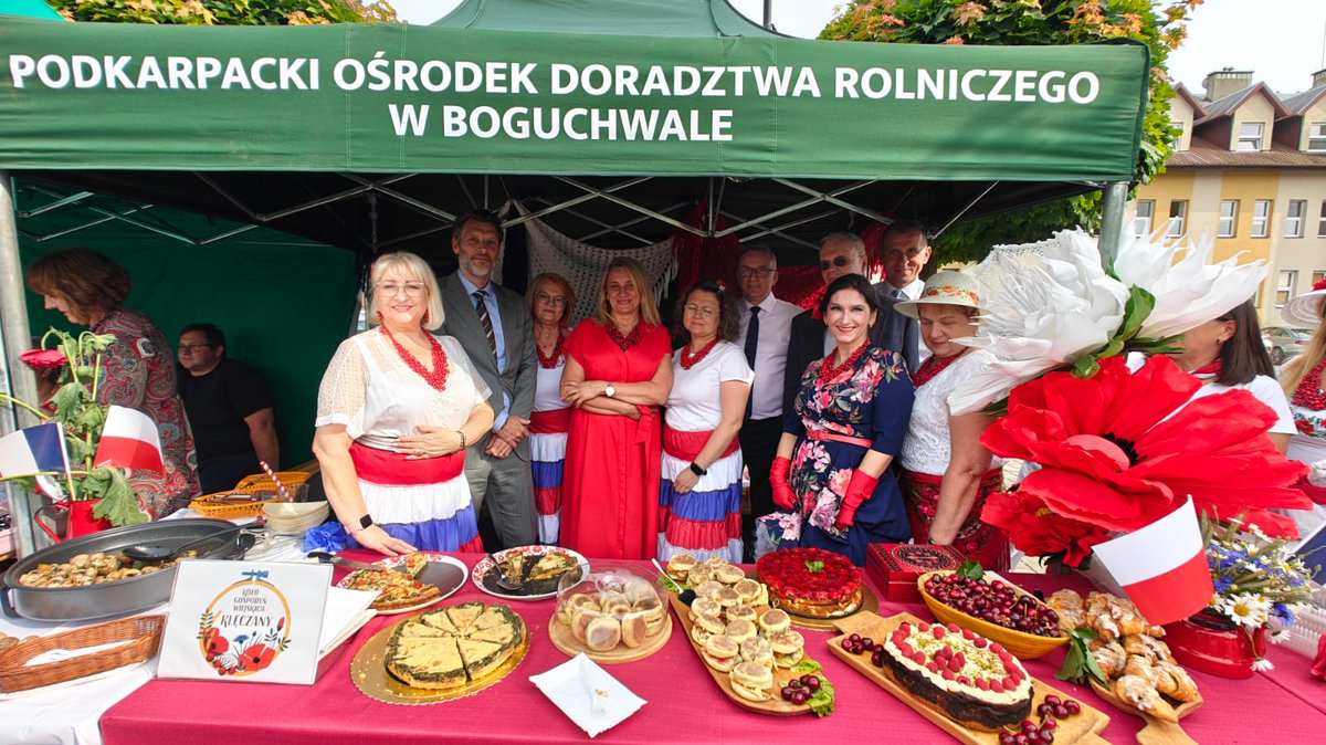 Heureux d’avoir participé hier à la fête franco-polonaise de @Sędziszów Małopolski, aux côtés du maire et de ses équipes.
Une belle illustration de l’amitié 🇫🇷🇵🇱 qui unit nos deux pays !