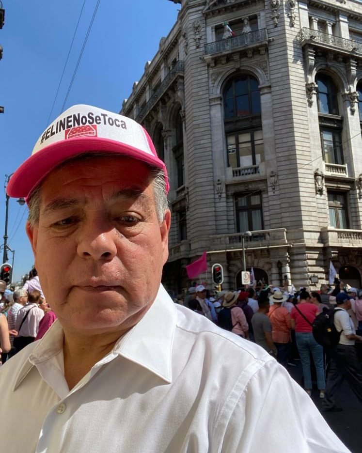 🚨ÚLTIMA HORA🚨
Manifestante mexicano queda chueco de la cara por una bala de goma en LA.🇺🇸👇🏽
<a href="/mario_dico50/">Mario Di Costanzo</a> <a href="/AtypicalTeve/">Atypical TE VE</a> #ICE #vendepatrias #Chueconstanzo #inmigrante.