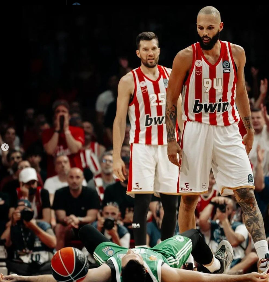 red7_devil's tweet image. ''Σήκω μωρή πουτάνα''

#OlympiacosBC 
#paobc