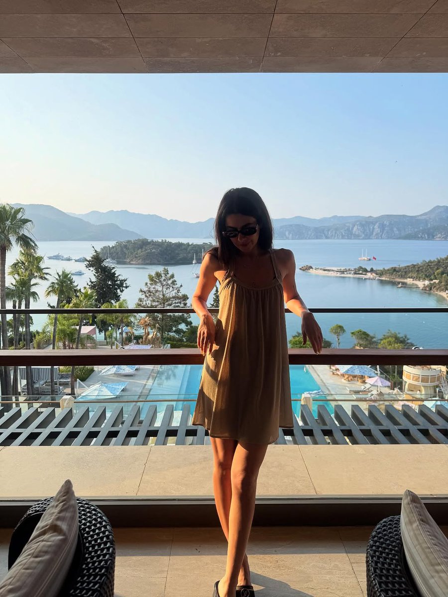 📸 | #NesrinCavadzade IG Feed 
Linda✨️

#NesrinCavadzade