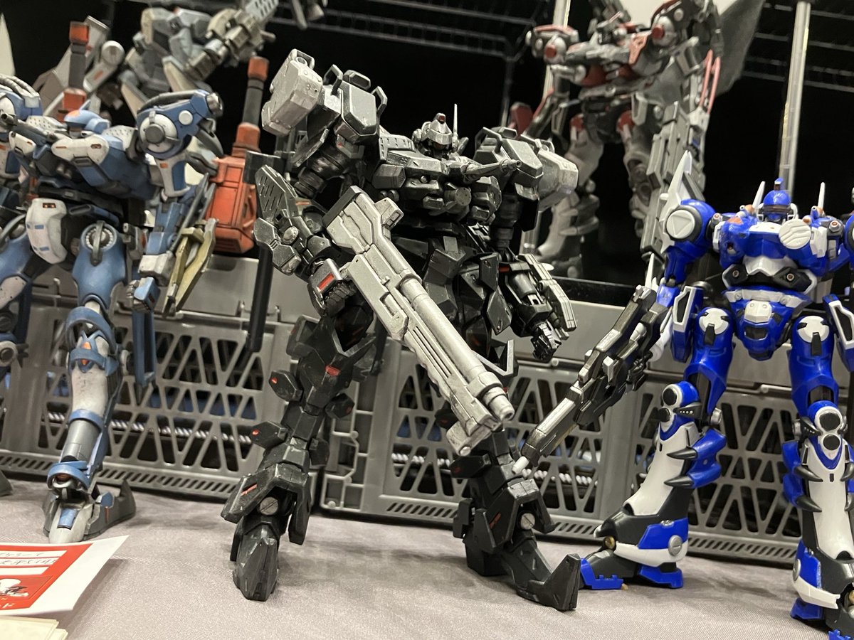 デュアルフェイス
やっぱり会場のライティングでかなり良い感じに見える