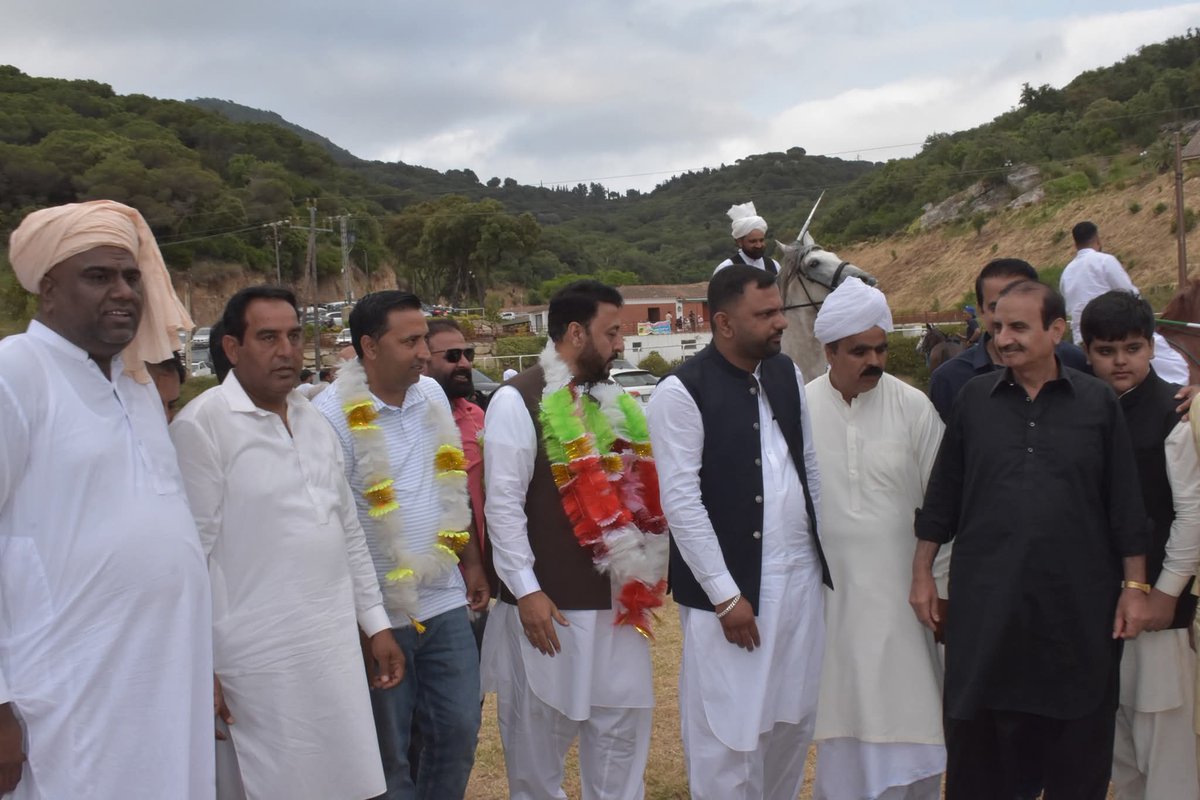 قونصل جنرل جناب مراد وزیر نے آج بارسلونا میں منعقدہ افتتاحی ٹینٹ پیگنگ میلے میں شرکت کی۔اس موقع پر مہمان خصوصی نے کھلاڑیوں میں انعامات تقسیم کیے. 
<a href="/GovtofPakistan/">Government of Pakistan</a> <a href="/PakinSpain_/">Pakistan Embassy Spain</a> 
<a href="/MuradWazr/">Murad Wazir</a>