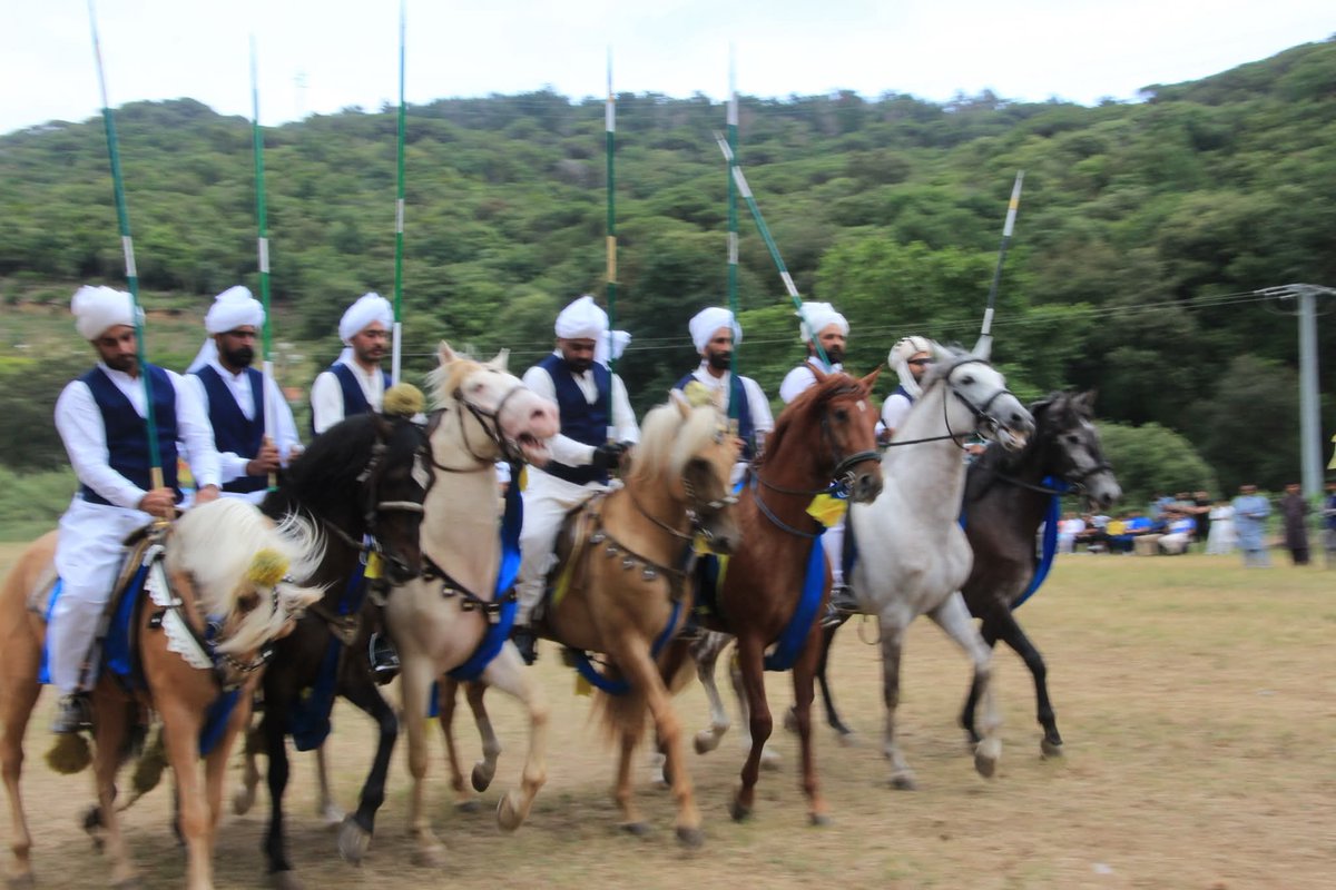 قونصل جنرل جناب مراد وزیر نے آج بارسلونا میں منعقدہ افتتاحی ٹینٹ پیگنگ میلے میں شرکت کی۔اس موقع پر مہمان خصوصی نے کھلاڑیوں میں انعامات تقسیم کیے. 
<a href="/GovtofPakistan/">Government of Pakistan</a> <a href="/PakinSpain_/">Pakistan Embassy Spain</a> 
<a href="/MuradWazr/">Murad Wazir</a>