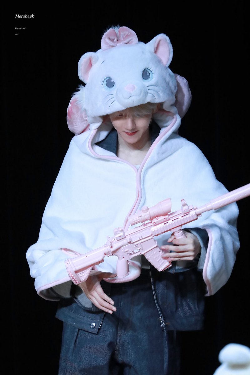 yuanyuan056's tweet photo. 250610 🎀🐱 #백현 #BAEKHYUN #ベッキョン @B_hundred_Hyun https://t.co/ZcGIovXjVi