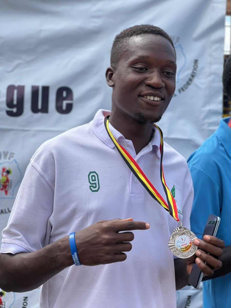 🚨‼️TRANSFER NEWS

Ogwang Emma joins Ntinda VC. 
The former KU Eagles middle blocker switched sides in a move to the vibes team. This comes days away from the deadline stipulated by the Uganda Volleyball Federation. Terms of the agreement not disclosed. 

#UNVL
#UGANDANVOLLEYBALL