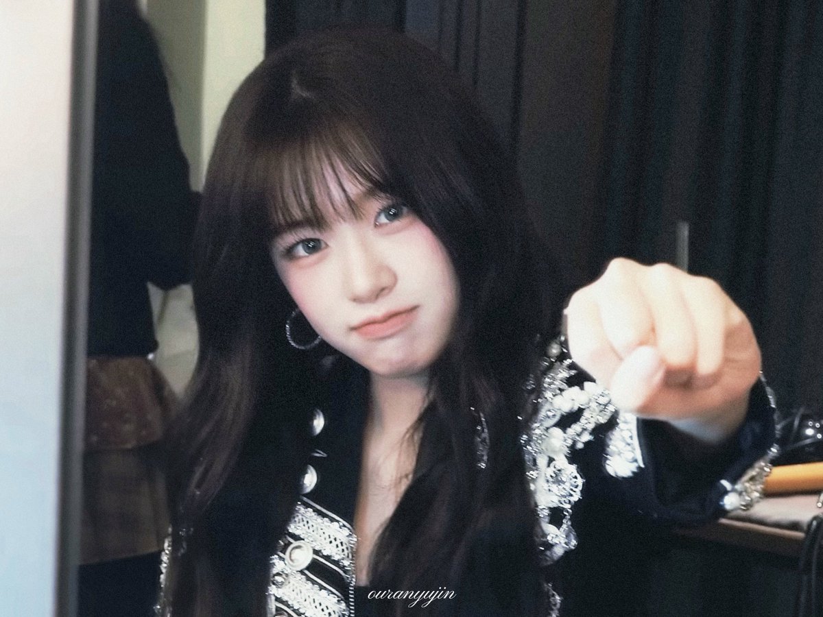 🤜🤛

#IVE #아이브 #ANYUJIN #안유진