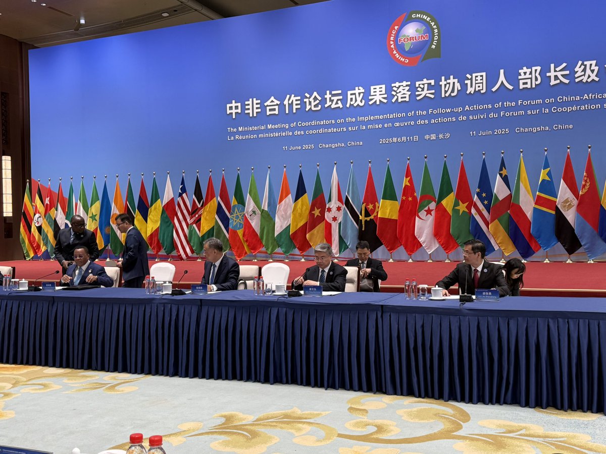 À Changsha 🇨🇳 pour la réunion ministérielle du FOCAC, 25 ans de coopération Chine-Afrique. Pour Madagascar 🇲🇬, des avancées concrètes en agriculture, santé, infrastructures, éducation et commerce.
#FOCAC #ChineAfrique #MAEMadagascar #SudGlobal #Diplomatie