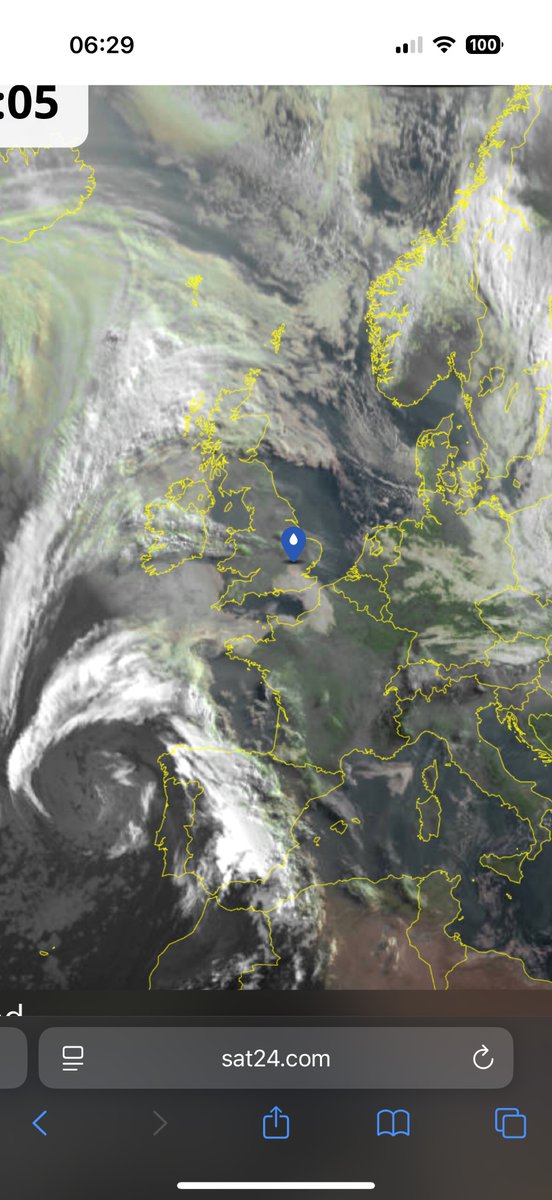 Incredibly thick fog in Southampton.

June 10th. 14°C. 06:30.

Interestingly… whilst there’s a little moisture in the air, it’s not cold and wet as you’d expect with fog normally.

Middle of June.