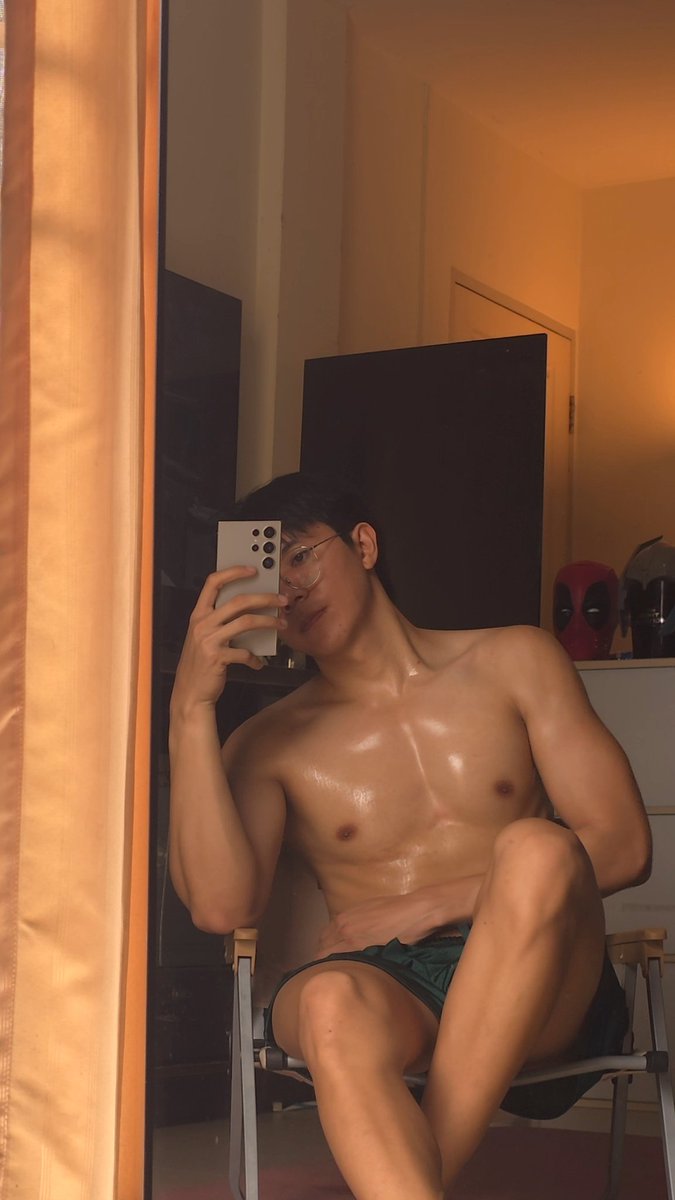 หนุ่มหล่อที่เธอเหลียว