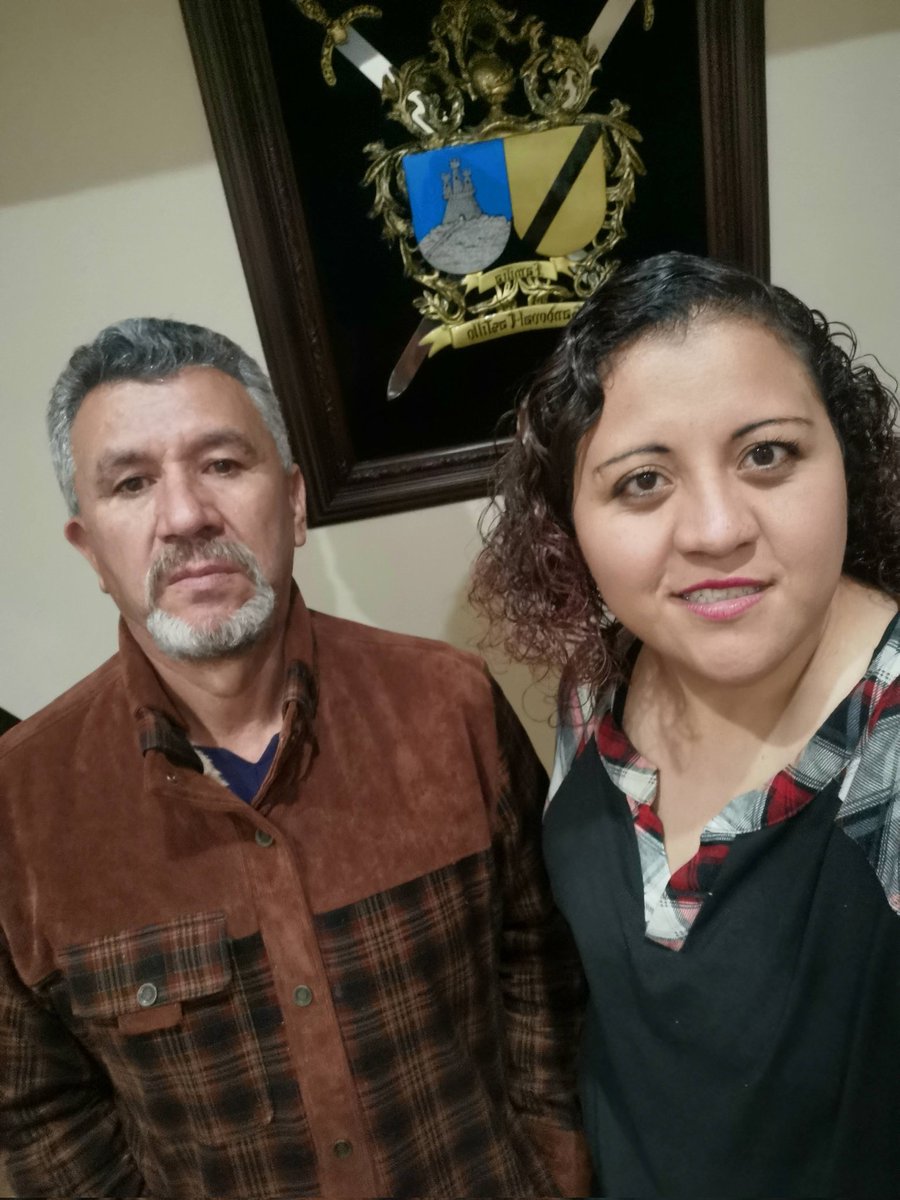 Samantha_Chamoy's tweet photo. @JorgeNikaidoB @ItalikaOficial @RicardoBSalinas La usaría para trasladarnos a sus consultas médicas, últimamente ha vencido demasiadas batallas. Sería un nuevo capítulo de aventuras en nuestras vidas  #papaitalika 

"Padre no es el engendra, padre es ganarse una italiana gratis" 😂 https://t.co/hbhdmSs9F9