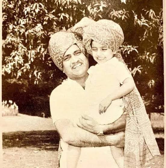SrsBhati's tweet photo. किसानों, गरीबों और वंचितों के अधिकारों को हमेशा सर्वोपरि रखने वाले जननेता एवं पूर्व केंद्रीय मंत्री 'श्रद्धेय स्व. श्री राजेश ���ायलट जी' की पुण्यतिथि पर उन्हें मेरा सादर नमन। 🙏#राजेश पायलट अमर रहें https://t.co/Osf4SKKm99