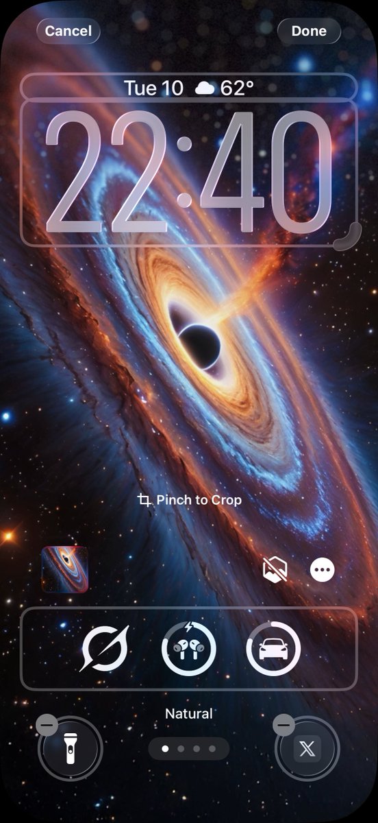 What just a minute… since when could we put the widget on the bottom of the Lock Screen?