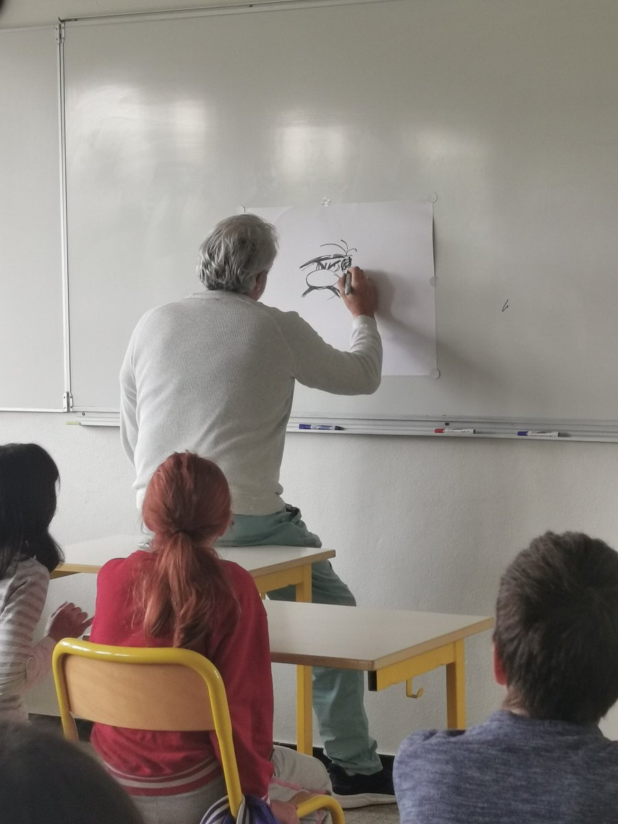 JeanRostandGers's tweet image. Accueil d&apos;#achde au @JeanRostandGers dans le cadre du projet #festibd en 6ème. Un moment d&apos;échanges pour les élèves et un Joe Dalton qui a prit vie sous leurs yeux ! #peac #projetlecturecycle @dsden_32 @actoulouse #projetdeterritoire #rencontreauteur